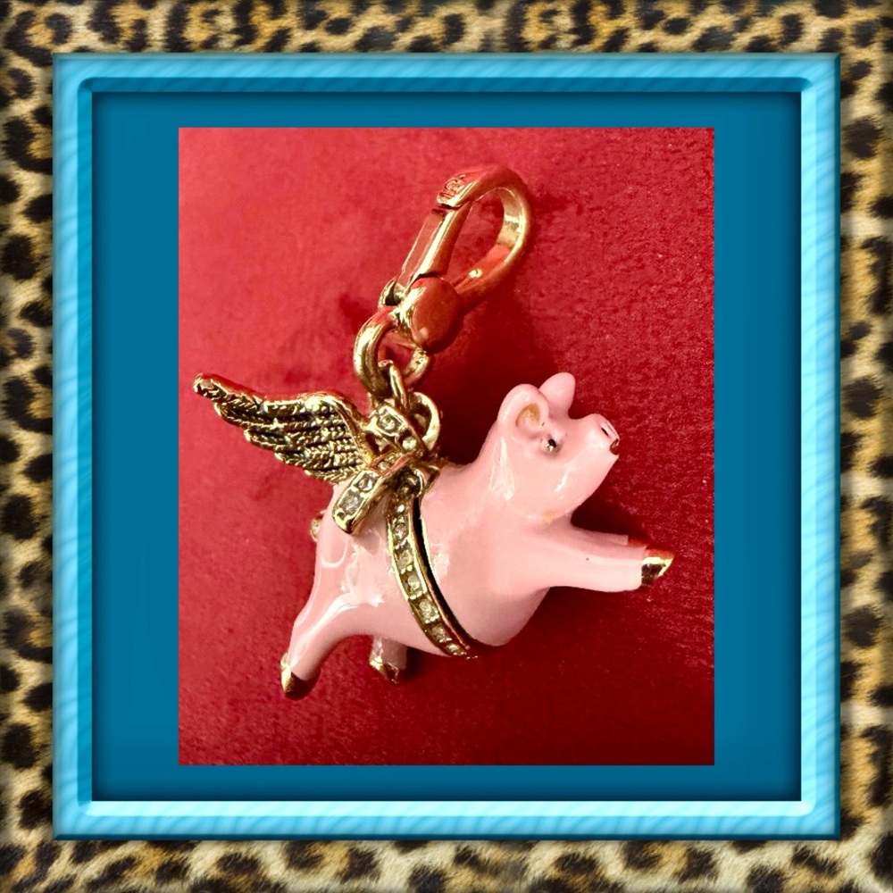 👑✅PRICE FIRM✅ Juicy Couture RARE Pink Flying Pig Charm with Gold Accents
